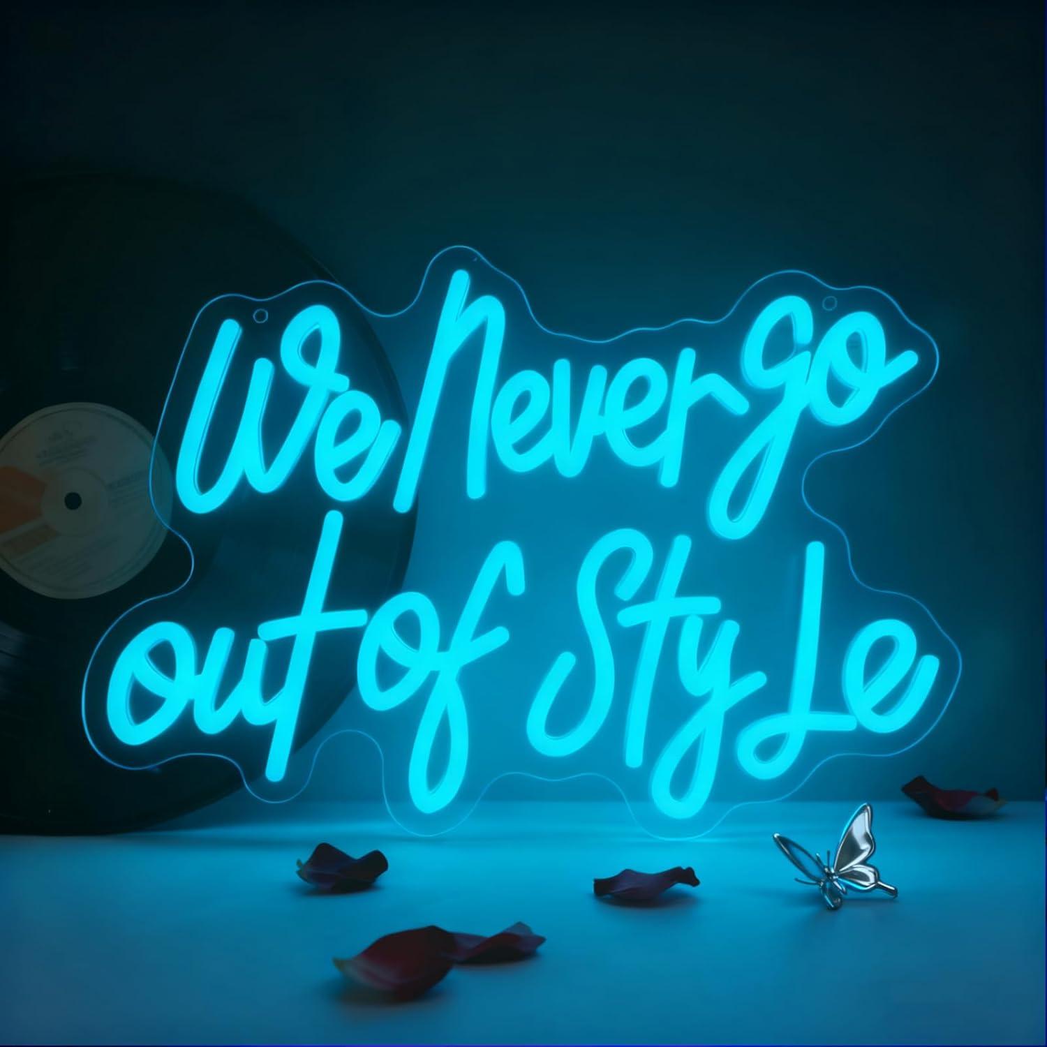 Insegna al Neon 'We Never Go O - Neon Sign Party recensione e prezzo